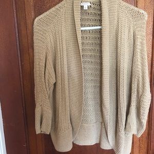 Quarter sleeve knitted cardigan